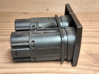 bontott FORD MONDEO III Csomagtér Nyitó Kar / Gomb