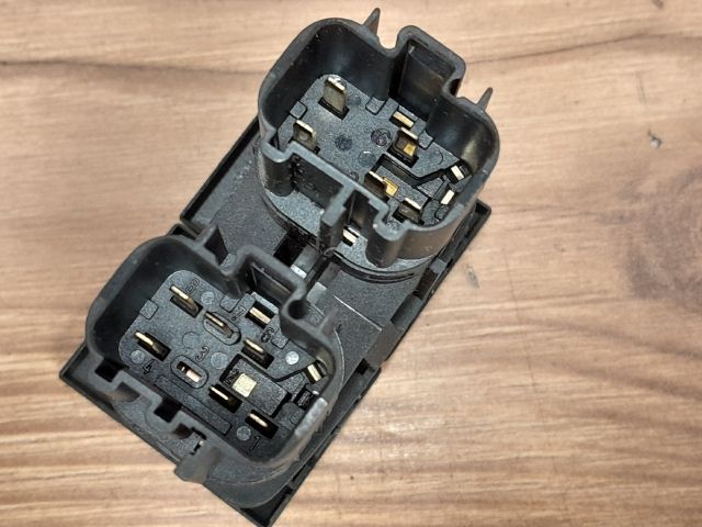 bontott FORD MONDEO III Csomagtér Nyitó Kar / Gomb