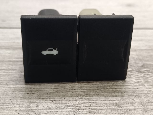 bontott FORD MONDEO III Csomagtér Nyitó Kar / Gomb