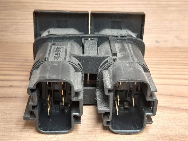 bontott FORD MONDEO III Csomagtér Nyitó Kar / Gomb