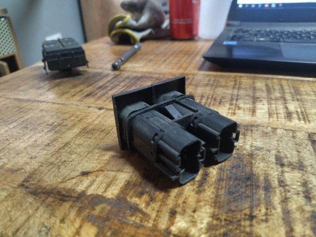 bontott FORD MONDEO III Csomagtér Nyitó Kar / Gomb