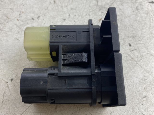 bontott FORD MONDEO III Csomagtér Nyitó Kar / Gomb