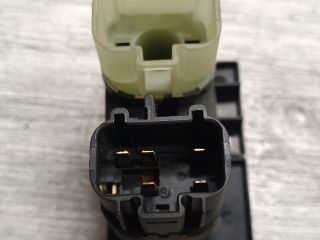 bontott FORD MONDEO III Csomagtér Nyitó Kar / Gomb