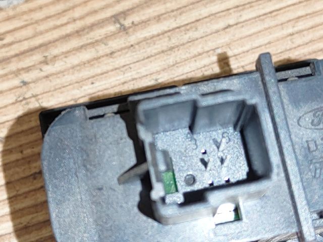 bontott FORD MONDEO III Csomagtér Nyitó Kar / Gomb