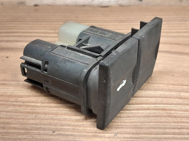 bontott FORD MONDEO III Csomagtér Nyitó Kar / Gomb