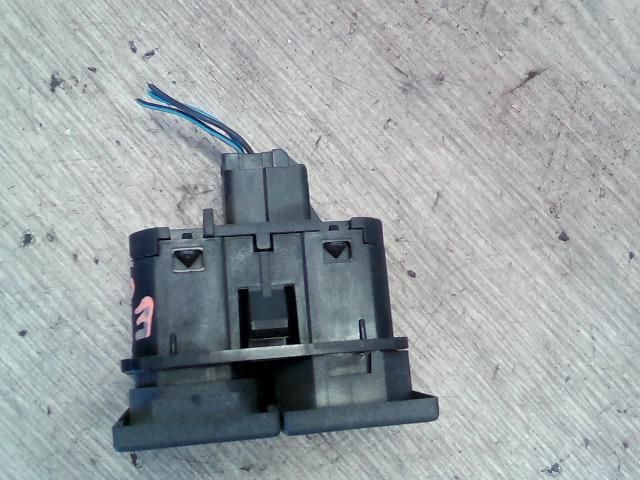 bontott FORD MONDEO III Csomagtér Nyitó Kar / Gomb