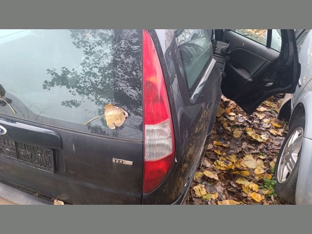 bontott FORD MONDEO III Csomagtérajtó Burkolat Alsó