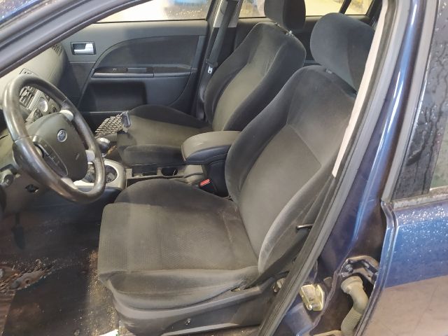 bontott FORD MONDEO III Csomagtérajtó Burkolat Alsó