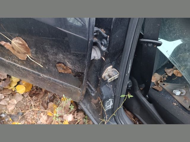 bontott FORD MONDEO III Csomagtérajtó Burkolat Alsó