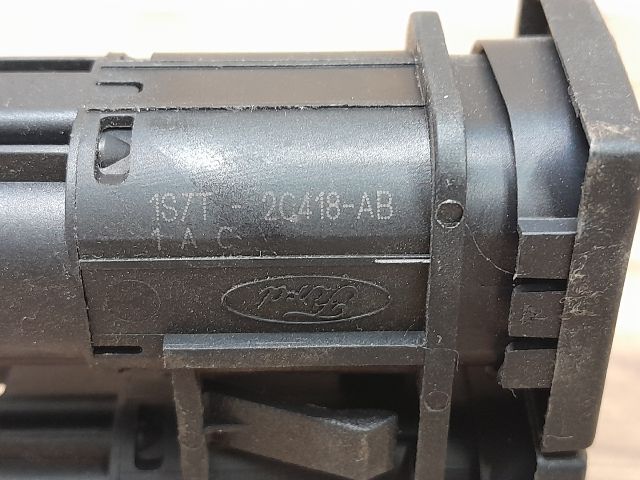 bontott FORD MONDEO III Csomagtérajtó Kapcsoló