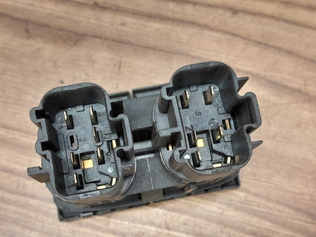 bontott FORD MONDEO III Csomagtérajtó Kapcsoló