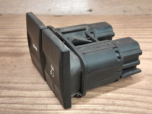 bontott FORD MONDEO III Csomagtérajtó Kapcsoló