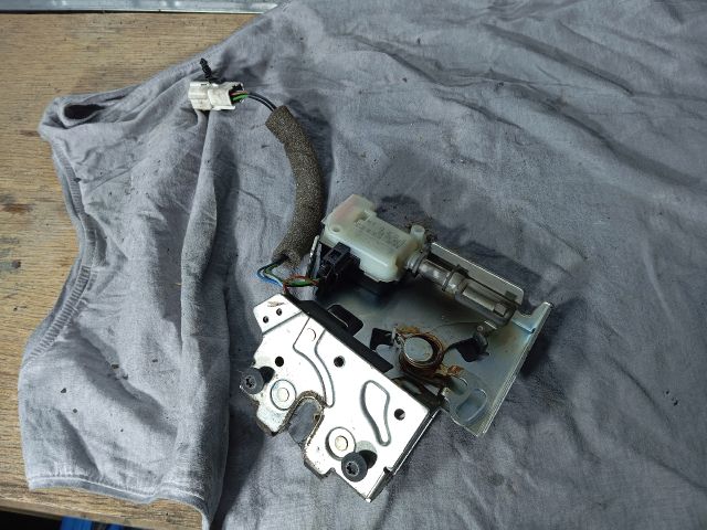 bontott FORD MONDEO III Csomagtérajtó Zárszerkezet