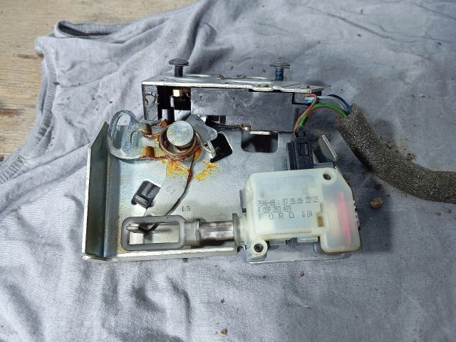 bontott FORD MONDEO III Csomagtérajtó Zárszerkezet