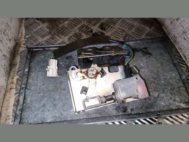 bontott FORD MONDEO III Csomagtérajtó Zárszerkezet