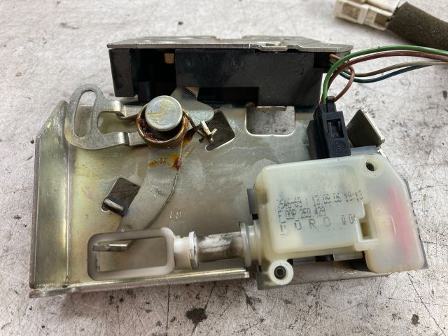 bontott FORD MONDEO III Csomagtérajtó Zárszerkezet