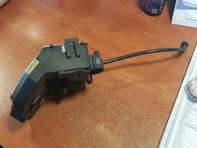 bontott FORD MONDEO III Csomagtérajtó Zárszerkezet