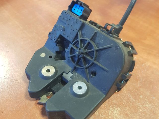 bontott FORD MONDEO III Csomagtérajtó Zárszerkezet