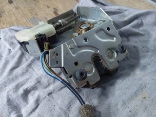 bontott FORD MONDEO III Csomagtérajtó Zárszerkezet