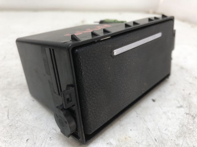 bontott FORD MONDEO III Első Hamutartó