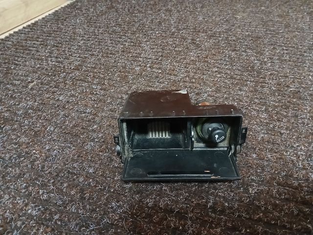 bontott FORD MONDEO III Első Hamutartó