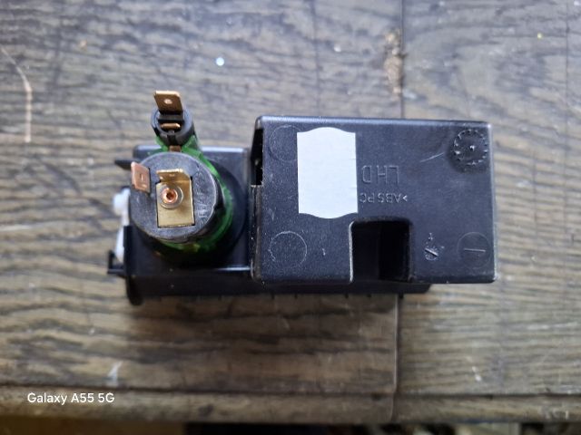 bontott FORD MONDEO III Első Hamutartó