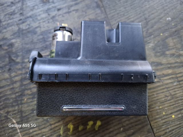 bontott FORD MONDEO III Első Hamutartó