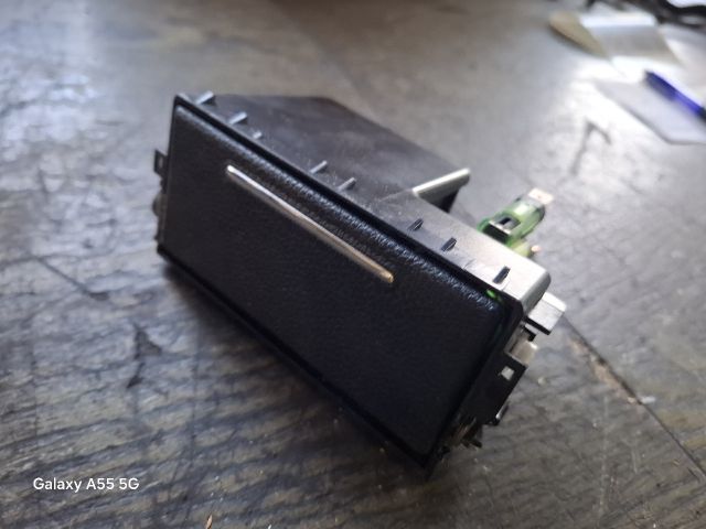 bontott FORD MONDEO III Első Hamutartó