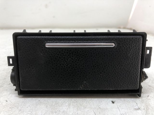 bontott FORD MONDEO III Első Hamutartó