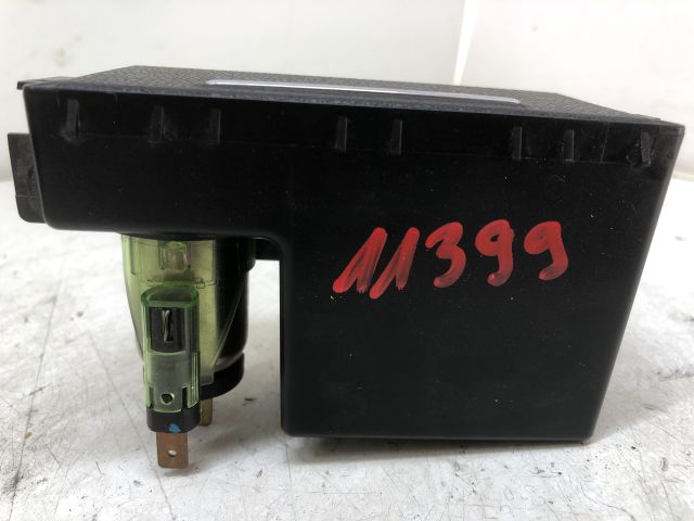 bontott FORD MONDEO III Első Hamutartó