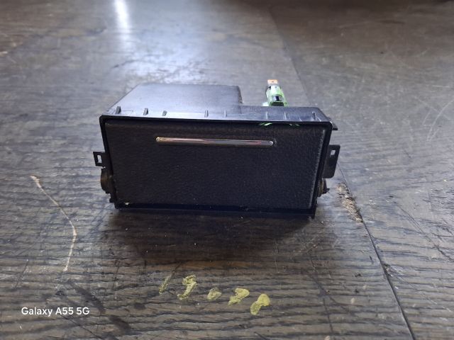 bontott FORD MONDEO III Első Hamutartó