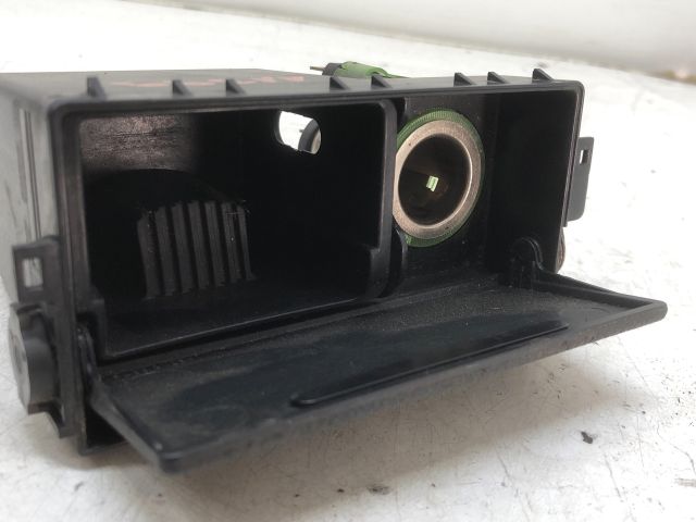 bontott FORD MONDEO III Első Hamutartó