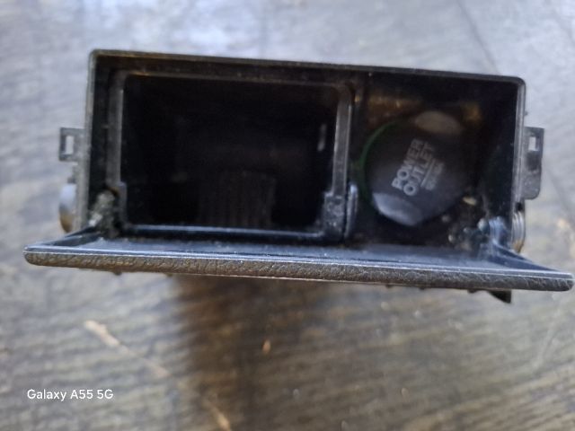 bontott FORD MONDEO III Első Hamutartó