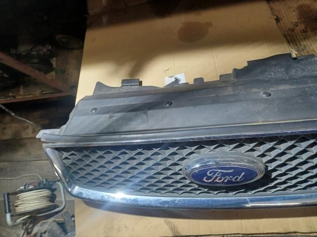 bontott FORD MONDEO III Első Lökhárító Alsó Középső Díszrács