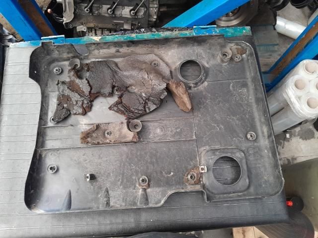 bontott FORD MONDEO III Felső Hűtőburkolat