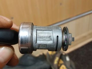 bontott FORD MONDEO III Gyújtáskapcsoló Zárbetét