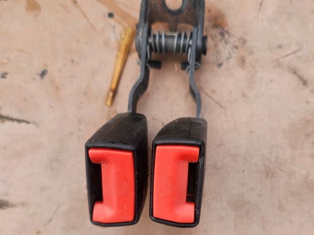 bontott FORD MONDEO III Hátsó középső Biztonsági Öv Csat