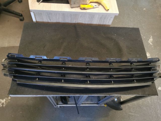 bontott FORD MONDEO III Hűtőrács