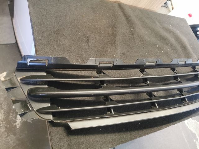 bontott FORD MONDEO III Hűtőrács