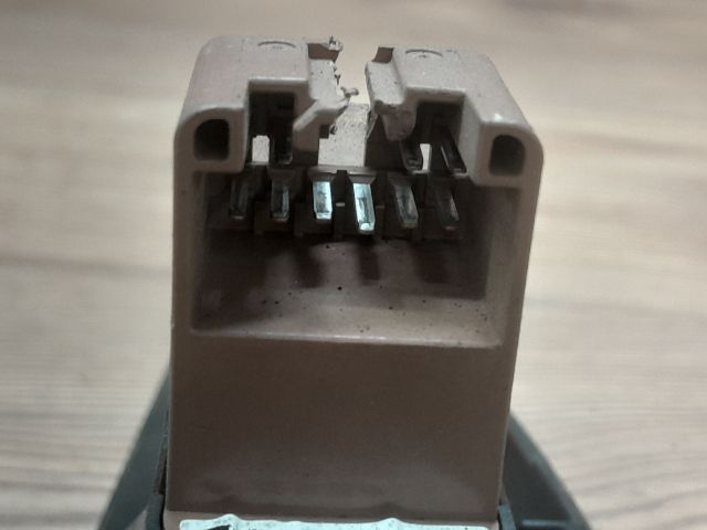 bontott FORD MONDEO III Jobb első Ablakemelő Kapcsoló