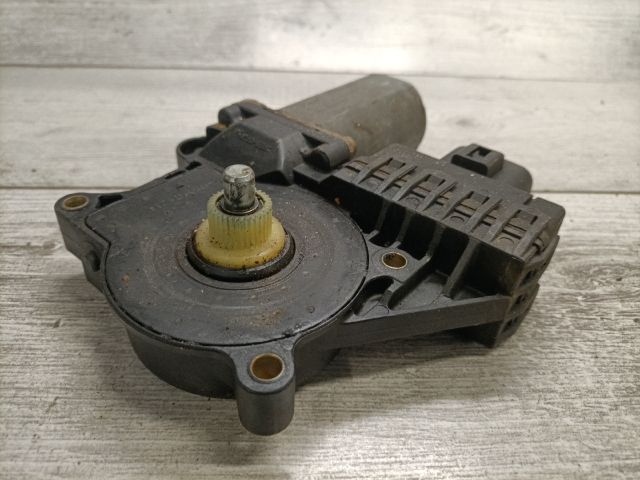 bontott FORD MONDEO III Jobb első Ablakemelő Motor