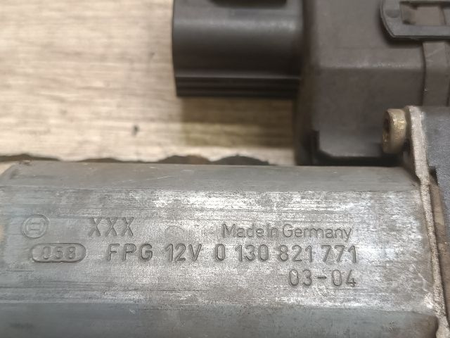 bontott FORD MONDEO III Jobb első Ablakemelő Motor