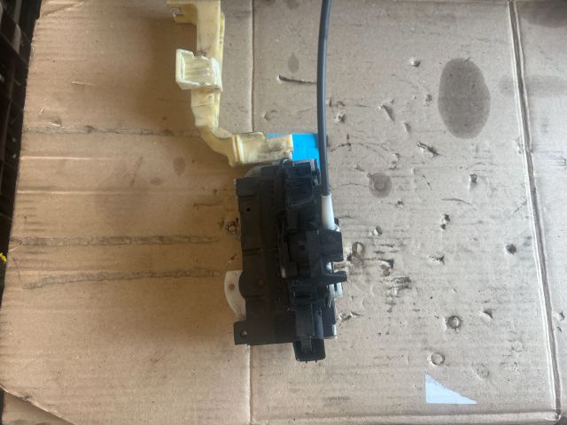 bontott FORD MONDEO III Jobb első Ajtózár