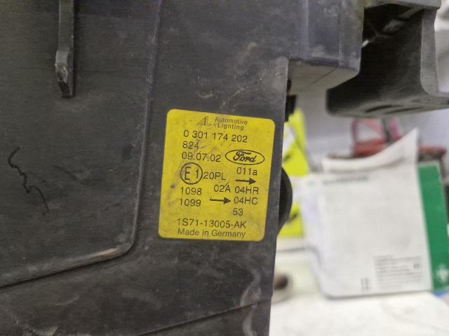 bontott FORD MONDEO III Jobb Fényszóró