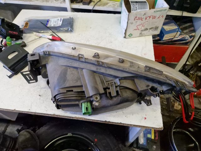 bontott FORD MONDEO III Jobb Fényszóró