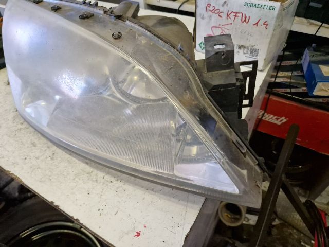 bontott FORD MONDEO III Jobb Fényszóró