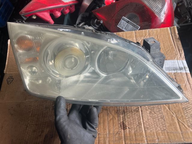 bontott FORD MONDEO III Jobb Fényszóró