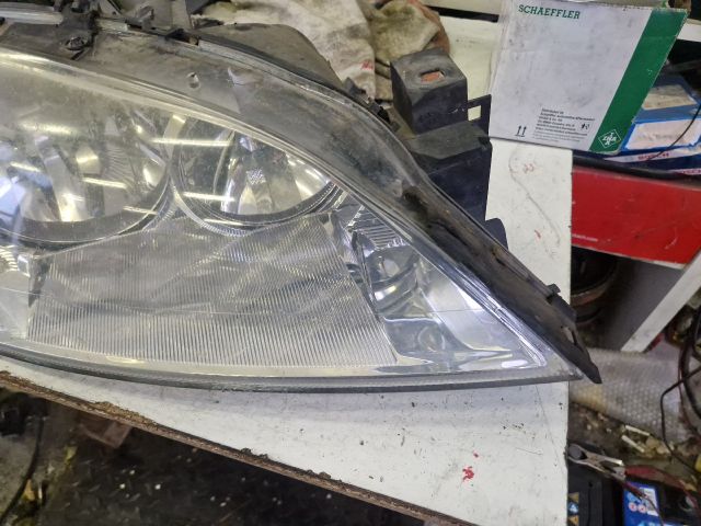 bontott FORD MONDEO III Jobb Fényszóró