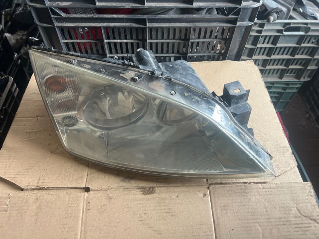 bontott FORD MONDEO III Jobb Fényszóró