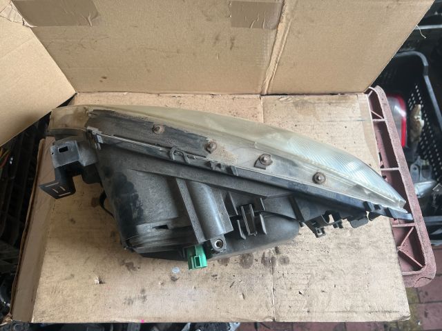 bontott FORD MONDEO III Jobb Fényszóró